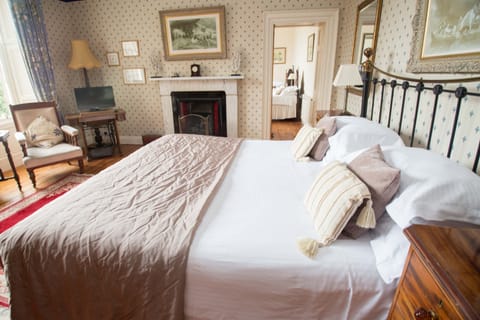 Family Room, Garden View | Egyptian cotton sheets, hypo-allergenic bedding, blackout drapes