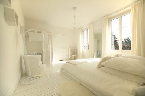 Double Room (Blanche) | Desk, free WiFi, bed sheets