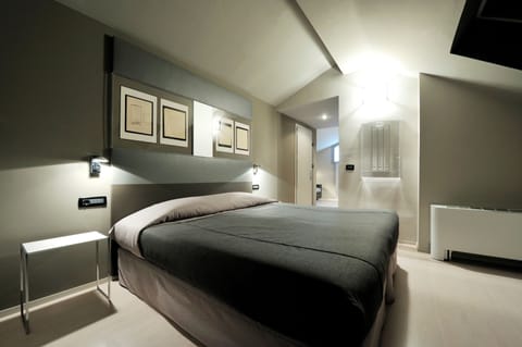 Junior Suite | Down comforters, minibar, in-room safe, desk