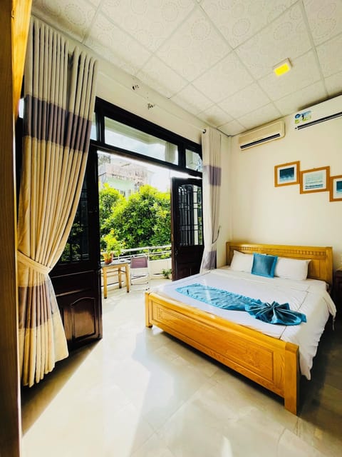 Double Room, Balcony | Minibar, in-room safe, desk, laptop workspace