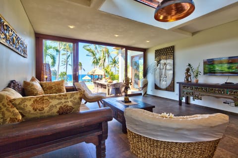 Exclusive Villa, 2 Bedrooms | Living room