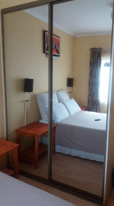 In-room safe, desk, free WiFi