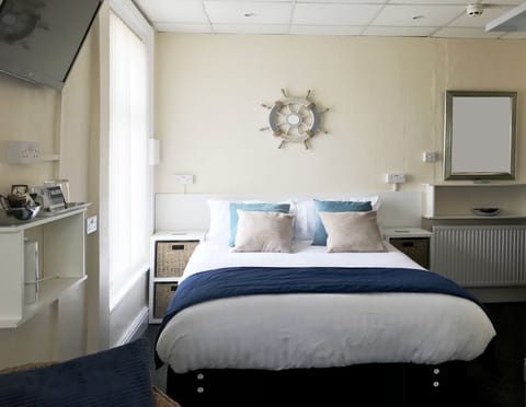 Deluxe Room, 1 Double Bed, Smoking | Blackout drapes, soundproofing, iron/ironing board, free WiFi