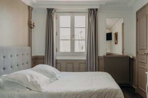 Small Double Room (shower) | Premium bedding, soundproofing, free WiFi, bed sheets