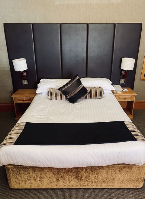 Double Room | Desk, iron/ironing board, free WiFi, bed sheets