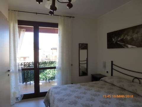 Double Room, Terrace | Individually decorated, individually furnished, desk, blackout drapes