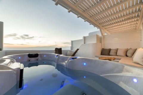 Deluxe Suite, Sea View (Outdoor Hot Tub) | Private spa tub