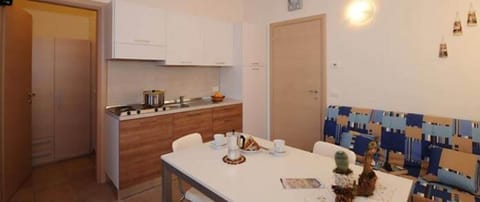 Apartment, 1 Bedroom | Private kitchen