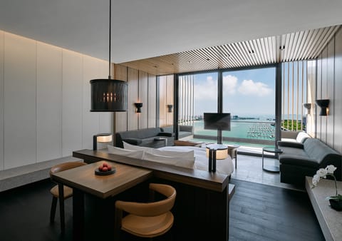 Grand Marina King Studio | Down comforters, minibar, in-room safe, desk
