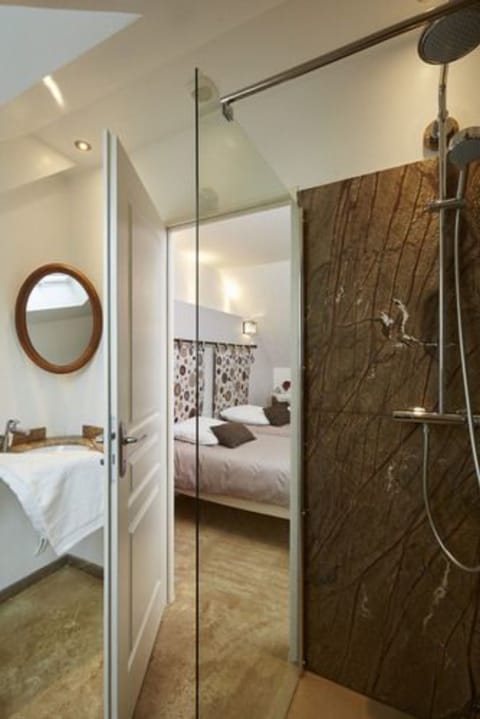 Room (Madeleine) | 3 bedrooms, individually decorated, individually furnished, desk