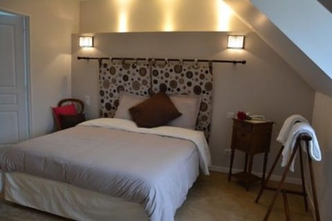 Room (Madeleine) | 3 bedrooms, individually decorated, individually furnished, desk