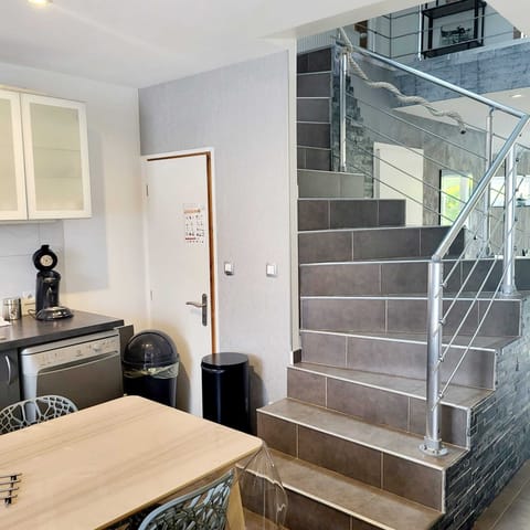 Comfort House, 3 Bedrooms | Private kitchen | Full-size fridge, microwave, oven, stovetop