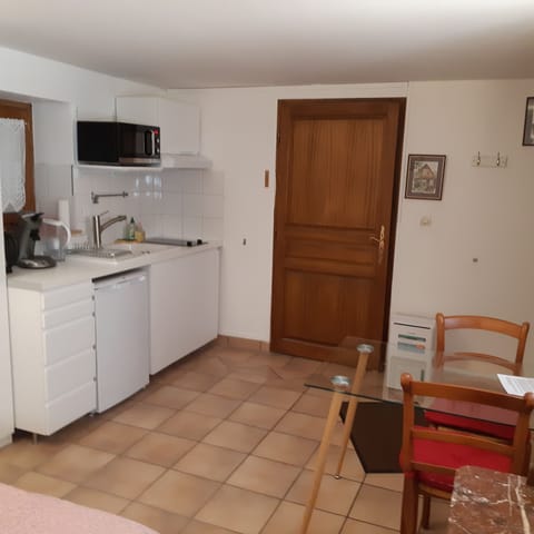 Classic Double or Twin Room (Chambre 1) | Desk, free WiFi, bed sheets