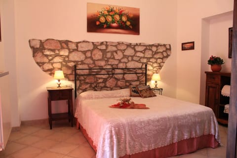 Traditional Condo, 1 Bedroom, Terrace, Ground Floor | Rollaway beds, free WiFi, bed sheets