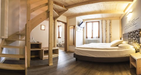 Superior Triple Room | In-room safe, individually decorated, individually furnished, desk