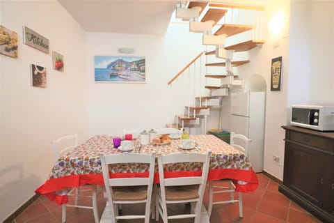 Family Duplex, 3 Bedrooms | Dining room