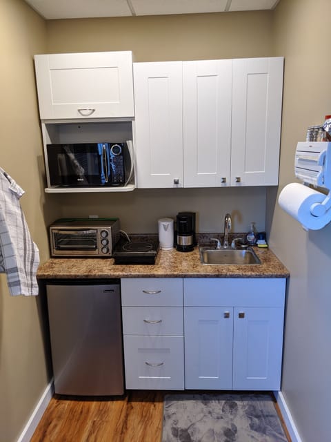 Fathoms Room (No Pets) | Mini-refrigerator