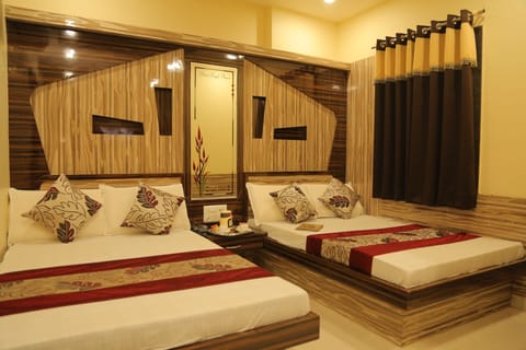 Royal Suite, 2 Bedrooms | Desk, blackout drapes, soundproofing, WiFi (free)