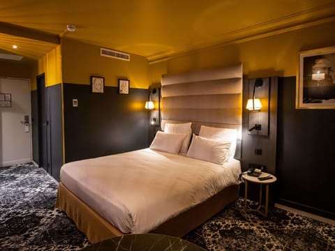 Superior Double Room | Minibar, in-room safe, desk, blackout drapes