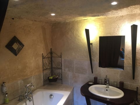 Free toiletries, hair dryer, bathrobes, towels