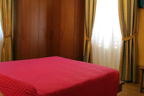 Standard Double Room | Desk, free WiFi