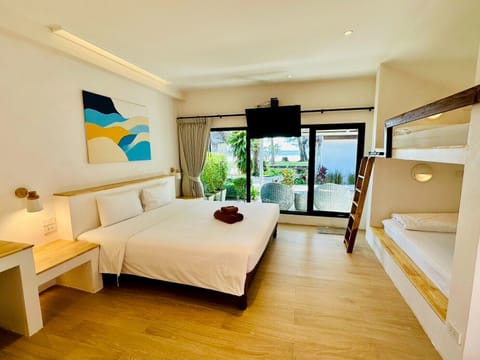 Superior Family Bungalow | Pillowtop beds, in-room safe, desk, laptop workspace