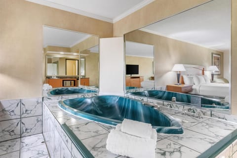 Suite, 1 King Bed, Non Smoking, Jetted Tub | Pillowtop beds, desk, laptop workspace, iron/ironing board