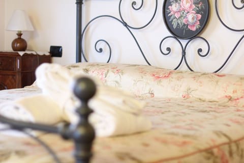 Suite | Individually furnished, desk, free WiFi