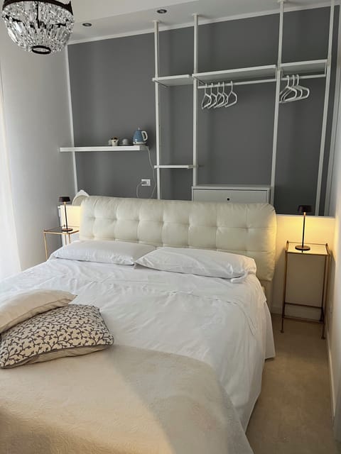 Camera doppia, bagno in camera,con il balcone | Desk, iron/ironing board, free WiFi, bed sheets