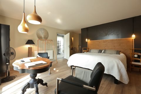 Double Room (Instant Secret) | Premium bedding, individually decorated, individually furnished, desk