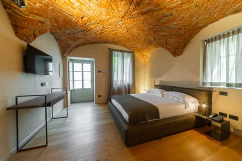 Family Suite, 2 Bedrooms | Premium bedding, minibar, in-room safe, desk