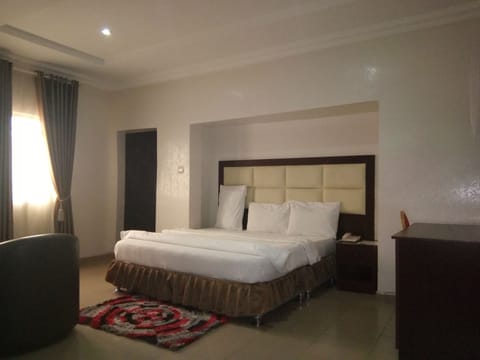 Executive Room | In-room safe, desk, free WiFi, bed sheets