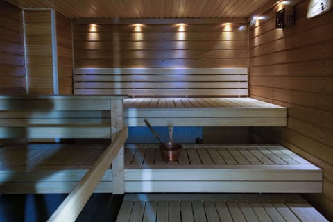 Standard Twin Room, Sauna | Desk, free cribs/infant beds, free WiFi, bed sheets