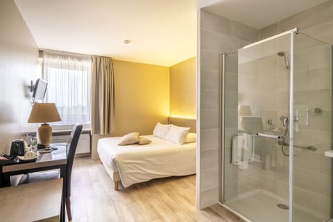 Superior Double Room | In-room safe, desk, laptop workspace, blackout drapes