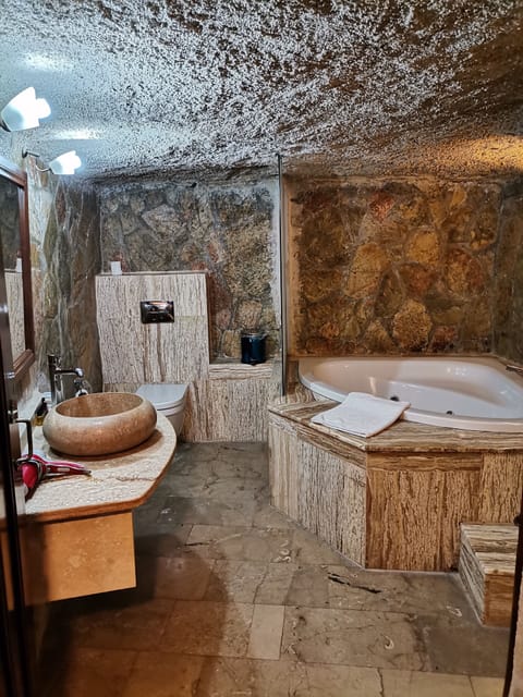 Family Triple Room, 1 Bedroom, Non Smoking, Garden View | Bathroom | Free toiletries, hair dryer, slippers, towels