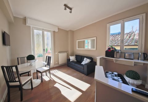 Apartment, 2 Bedrooms | Living room | 32-inch TV with digital channels