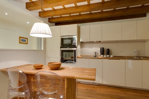 Apartment, 3 Bedrooms | Private kitchen | Fridge, microwave, oven, dishwasher