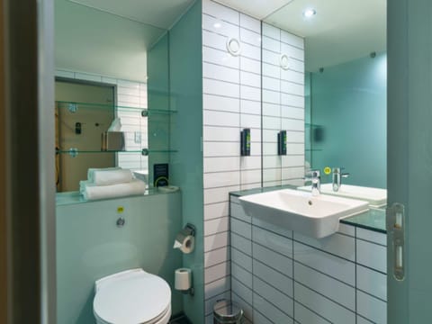 Double Room | Bathroom | Shower, eco-friendly toiletries, hair dryer, towels