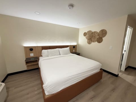 In-room safe, individually decorated, individually furnished, desk