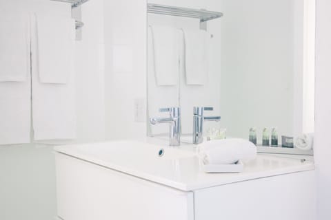 Shower, free toiletries, hair dryer, bathrobes