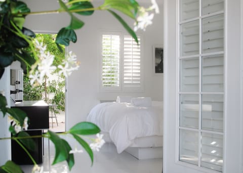 Deluxe Room, 1 King Bed, Poolside | Egyptian cotton sheets, down comforters, pillowtop beds