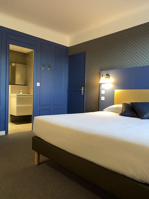 Comfort Double Room | In-room safe, desk, iron/ironing board, free WiFi
