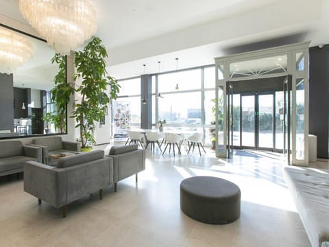 32-inch flat-screen TV with satellite channels, TV