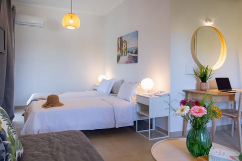 Triple Room | In-room safe, desk, iron/ironing board, free cribs/infant beds