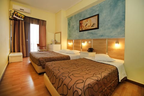 Triple Room (1 double bed & 1 single bed) | In-room safe, desk, blackout drapes, soundproofing