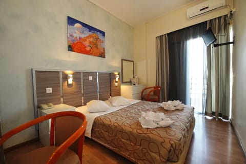 Double Room | In-room safe, desk, blackout drapes, soundproofing