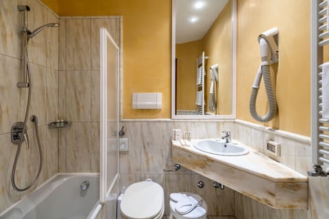 Standard Double or Twin Room | Bathroom | Hair dryer, towels