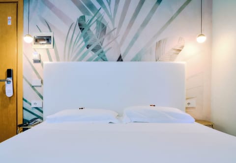 Triple Room | Memory foam beds, in-room safe, desk, iron/ironing board