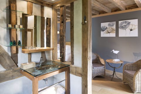 Double or Twin Room, Courtyard View | Bathroom | Free toiletries, hair dryer, bathrobes, slippers