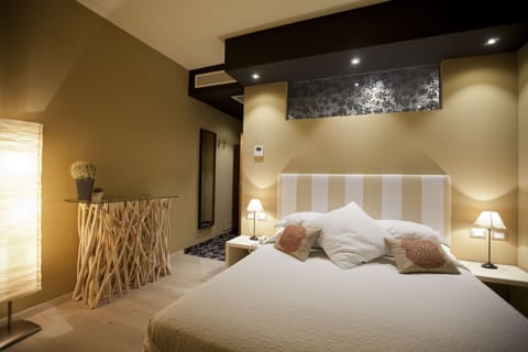 Premium bedding, in-room safe, desk, soundproofing